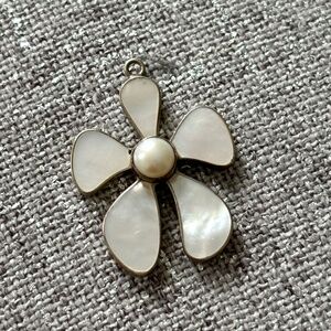Sterling Silver Shiny Mother Of Pearl Pendant